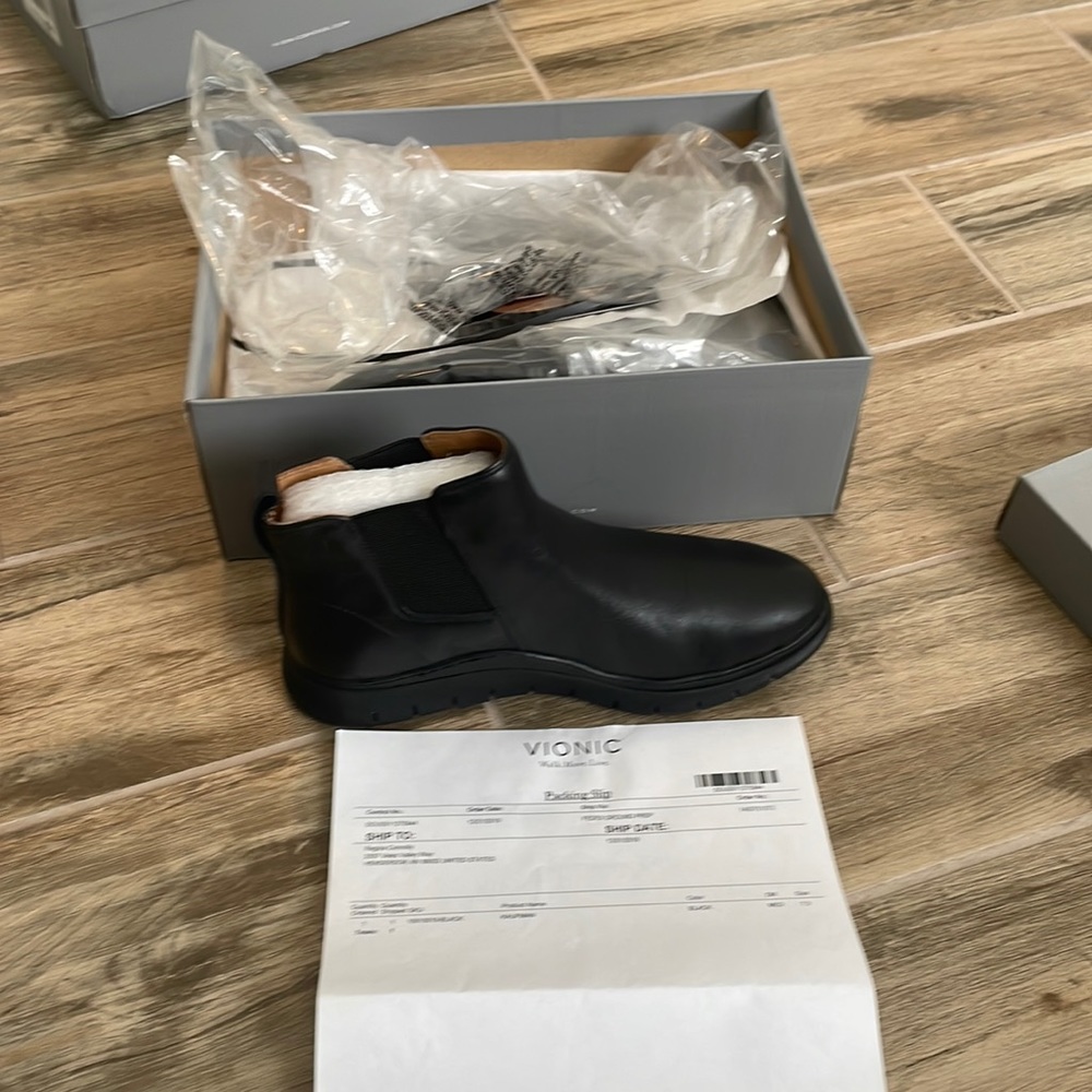 Vionic black boots, NIB